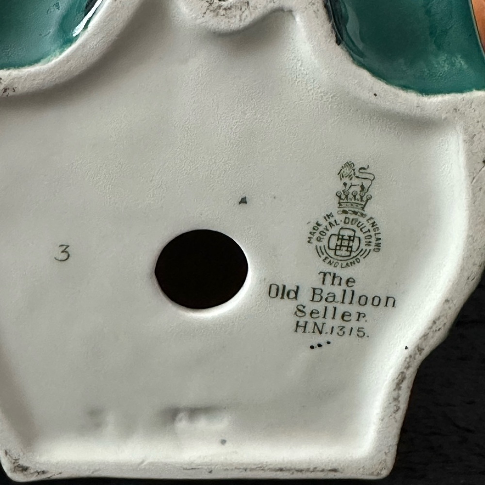 Royal Doulton The Old Balloon Seller Figurine HN1315 Made in England Vintage - Picture 6 of 9
